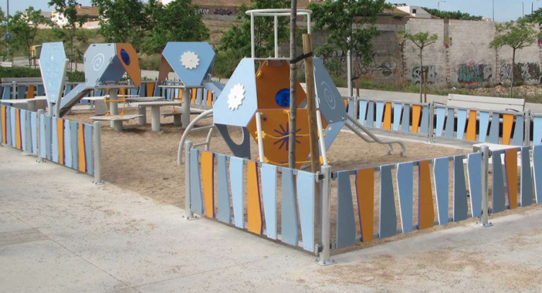 VALLA DE COLORES PARA PARQUES INFANTILES