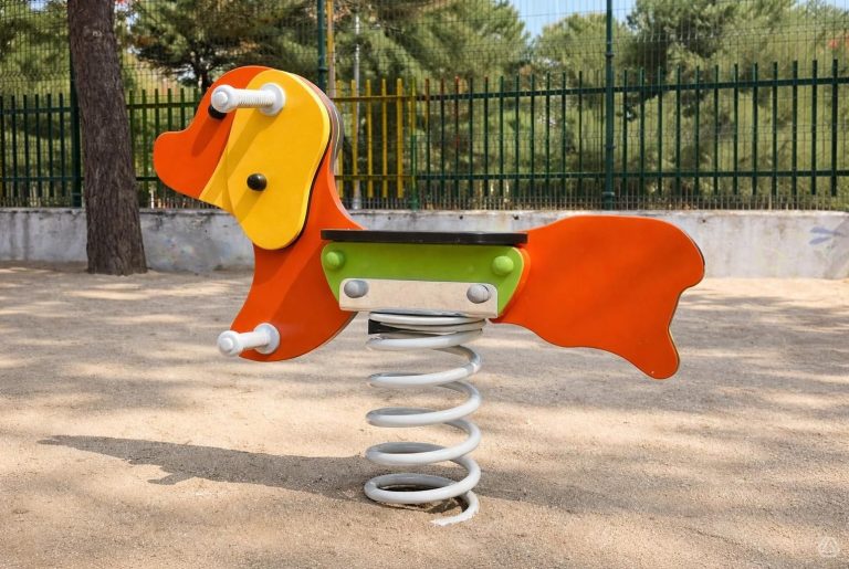 Muelle Perro BALANCÍN MUELLE PARA PARQUES INFANTILES
